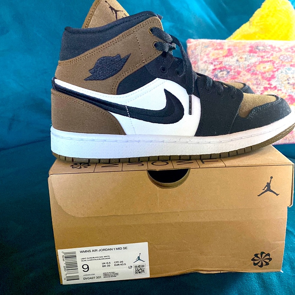 Womens Air Jordan’s size 9 W /7.5 Men’s